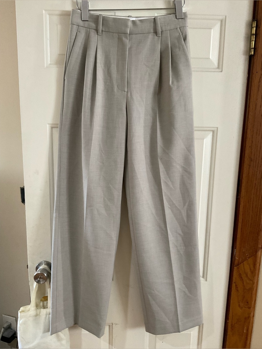 Aritzia
$148
The Effortless Pant™ - Crepette™ - Picture 5 of 13